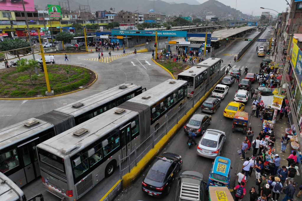 image-4-1024x683 Paro de transportes: Metropolitano, corredores y tren extienden horario con máxima flota