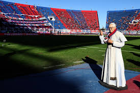 image-41 Con banderolas, una estatua, un parche en el pecho y más, San Lorenzo le rindió homenaje al papa Francisco socio N°88.235