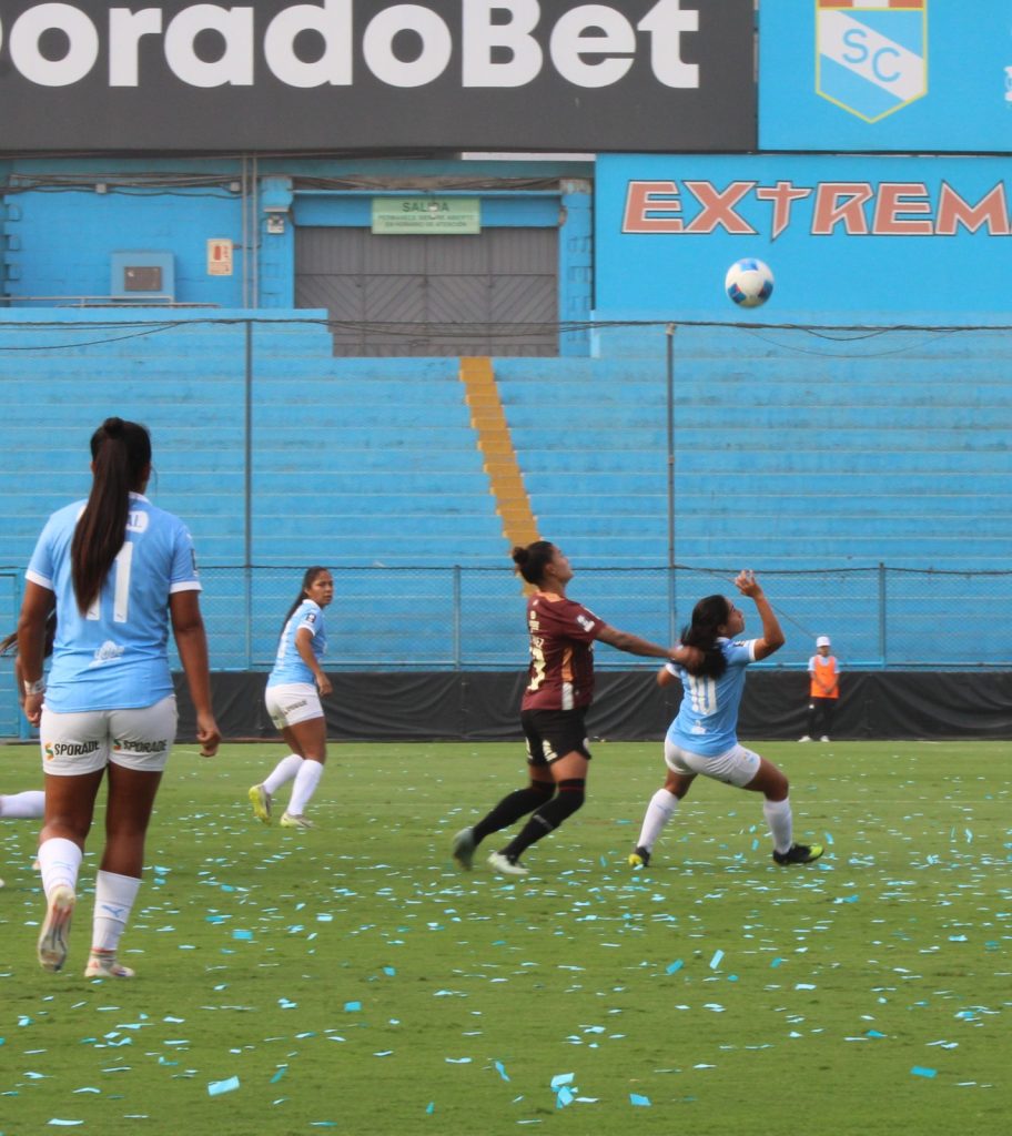 WhatsApp-Image-2025-05-21-at-7.29.35-PM-3-912x1024 Sporting Cristal frena a Universitario y le arrebata el pleno de victorias en la Liga Femenina 2025