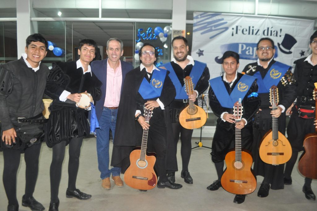 12-1024x680 San Borja celebró el Día del Padre con una tarde inolvidable de música, baile y unión vecinal