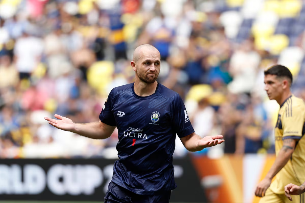 image-9-1024x683 Christian Gray, el profesor que anotó el gol imposible a Boca Juniors