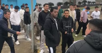 IMG_0457 Tensión en La Florida: hinchas de Cristal irrumpen para exigir respuestas al plantel y directiva