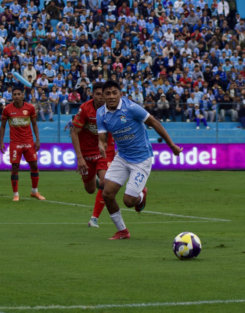 IMG_0581-801x1024 Cristal arrolla 5-0 a Sport Huancayo en el regreso soñado de Yoshimar Yotún