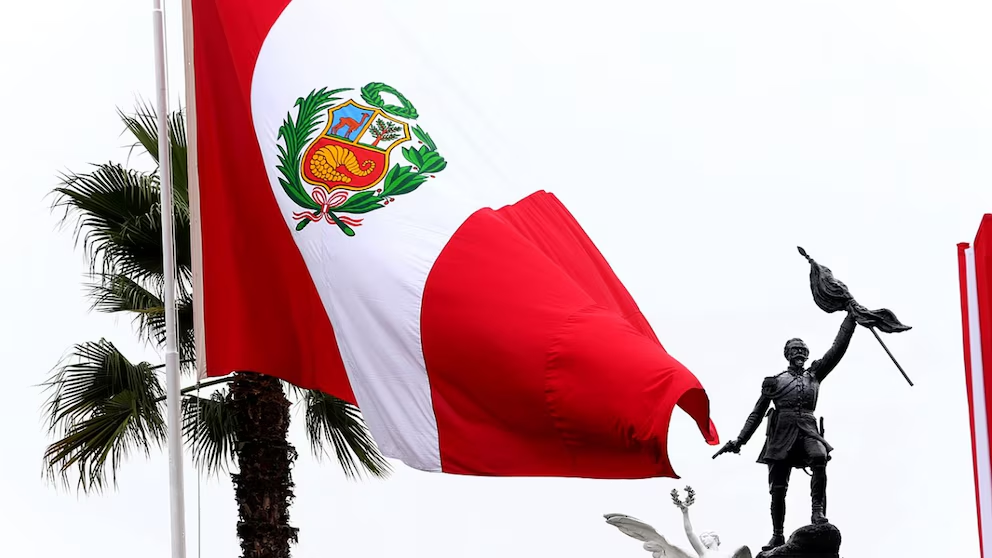 image-50 Julio de civismo: municipios ordenan embanderamiento obligatorio por Fiestas Patrias y exhortan al pintado de fachadas