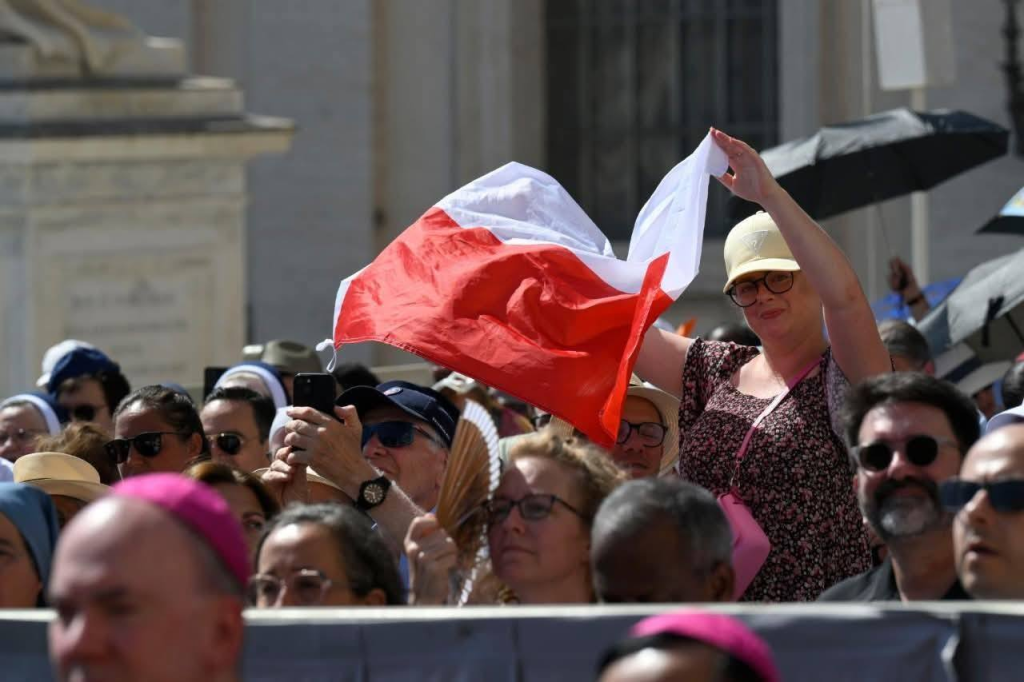 image-55-1024x682 ¡Orgullo nacional! Papa León XIV levanta la bandera peruana en el corazón del Vaticano y reaviva el espíritu patrio