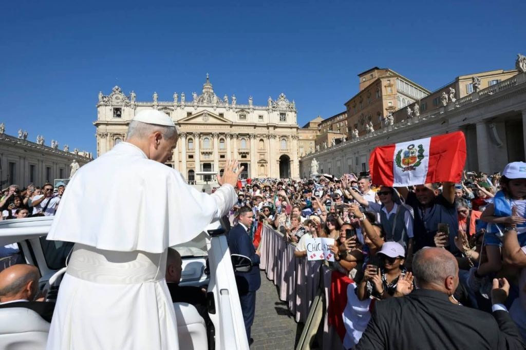 image-56-1024x682 ¡Orgullo nacional! Papa León XIV levanta la bandera peruana en el corazón del Vaticano y reaviva el espíritu patrio