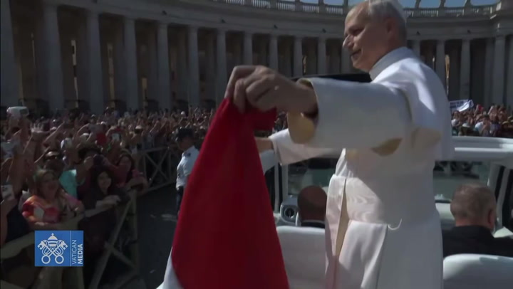 image-57 ¡Orgullo nacional! Papa León XIV levanta la bandera peruana en el corazón del Vaticano y reaviva el espíritu patrio