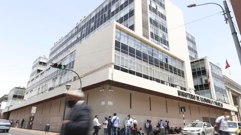 IMG_0848-1 Modifica esta información y vuélvala a un artículo periodístico en materia económica.Perú líder en inflación baja y reservas internacionales en Latinoamérica, reporta el Ministerio de Economía