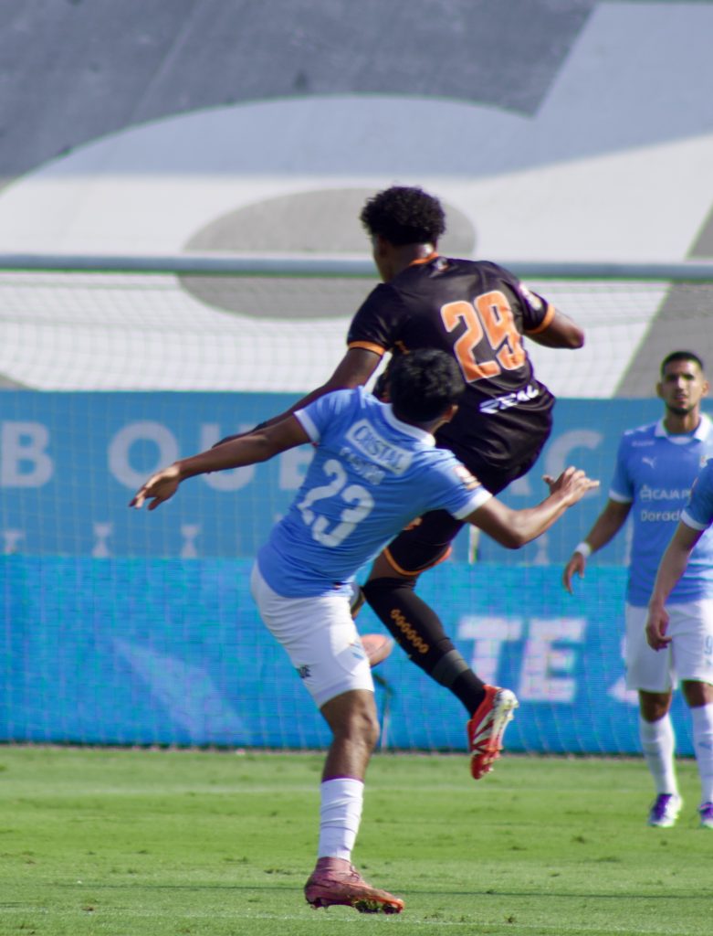 IMG_0984-781x1024 Sporting Cristal goleó 3-0 a Ayacucho FC y volvió a la pelea en el Clausura