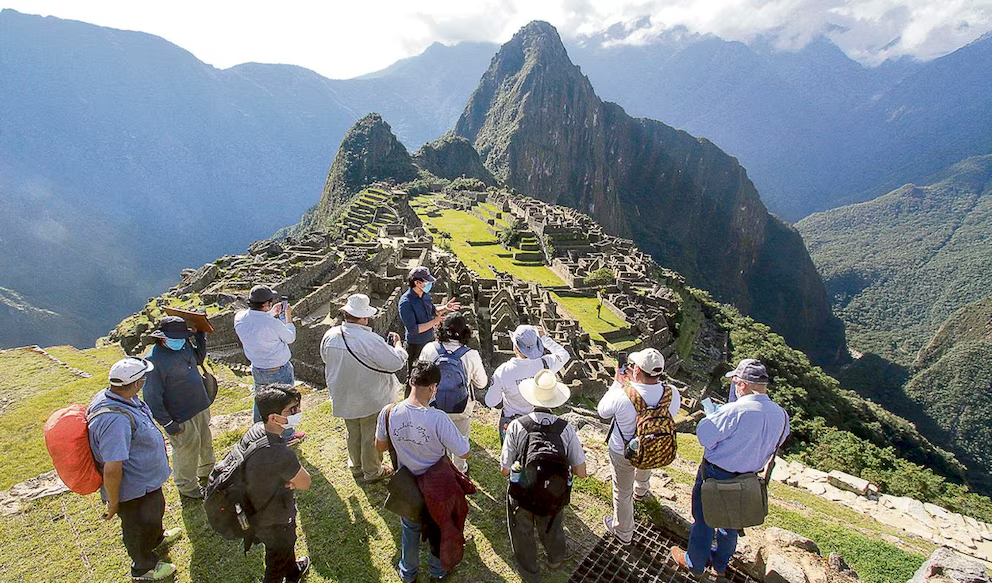 image-39 Machu Picchu en riesgo: la crisis que amenaza su título de Maravilla del Mundo y la economía del Perú