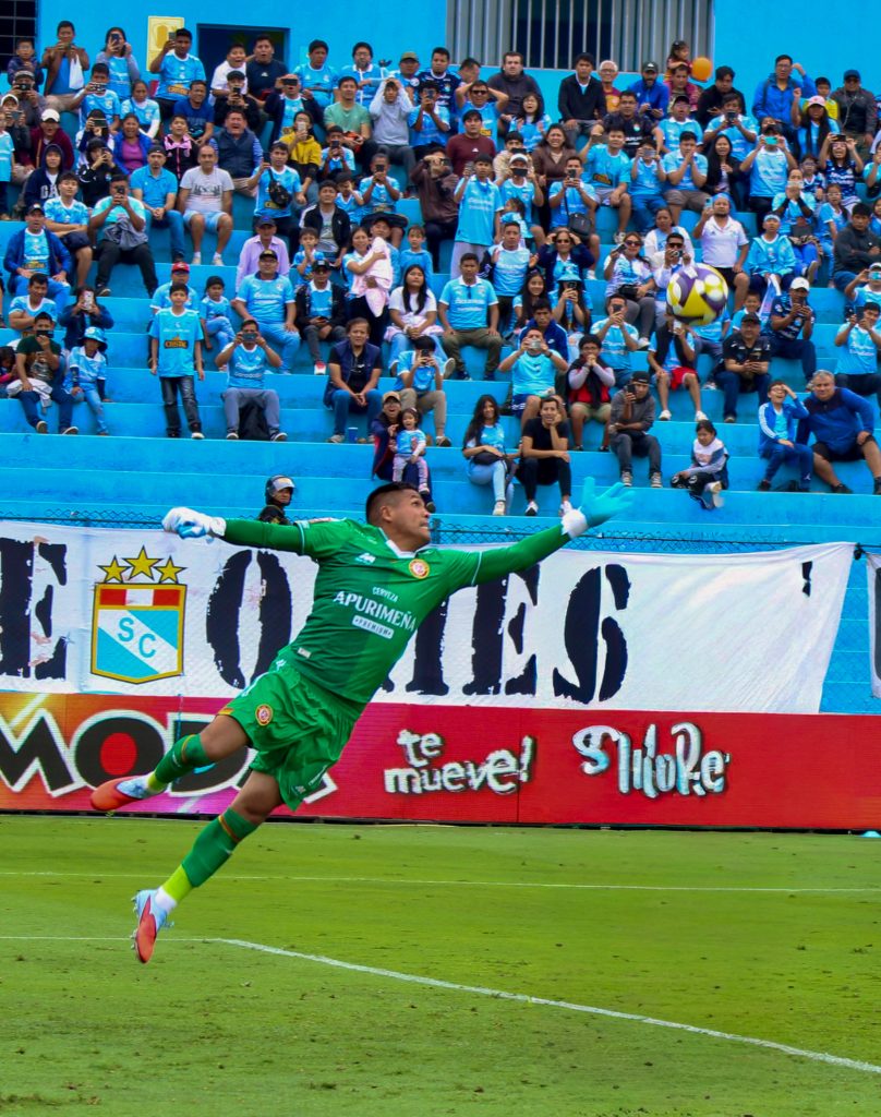 11-808x1024 Derrota sorpresiva en el Gallardo: Sporting Cristal cae 1-0 ante Los Chankas y complica su futuro internacional