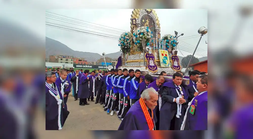 IMG_1300 Fe, pasión y fútbol: los rimenses piden al Señor de los Milagros la victoria celeste y un estadio lleno para el clásico