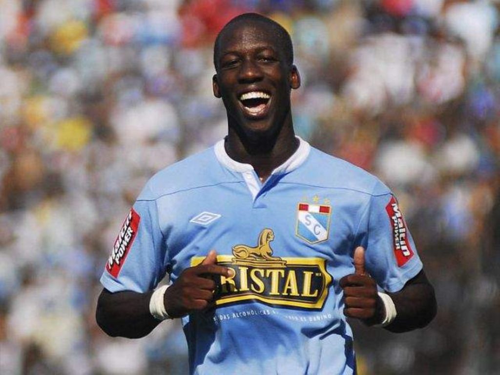 IMG_1555-1-1024x768 Luis Advíncula podría dejar Boca Juniors y regresar al fútbol peruano en 2026