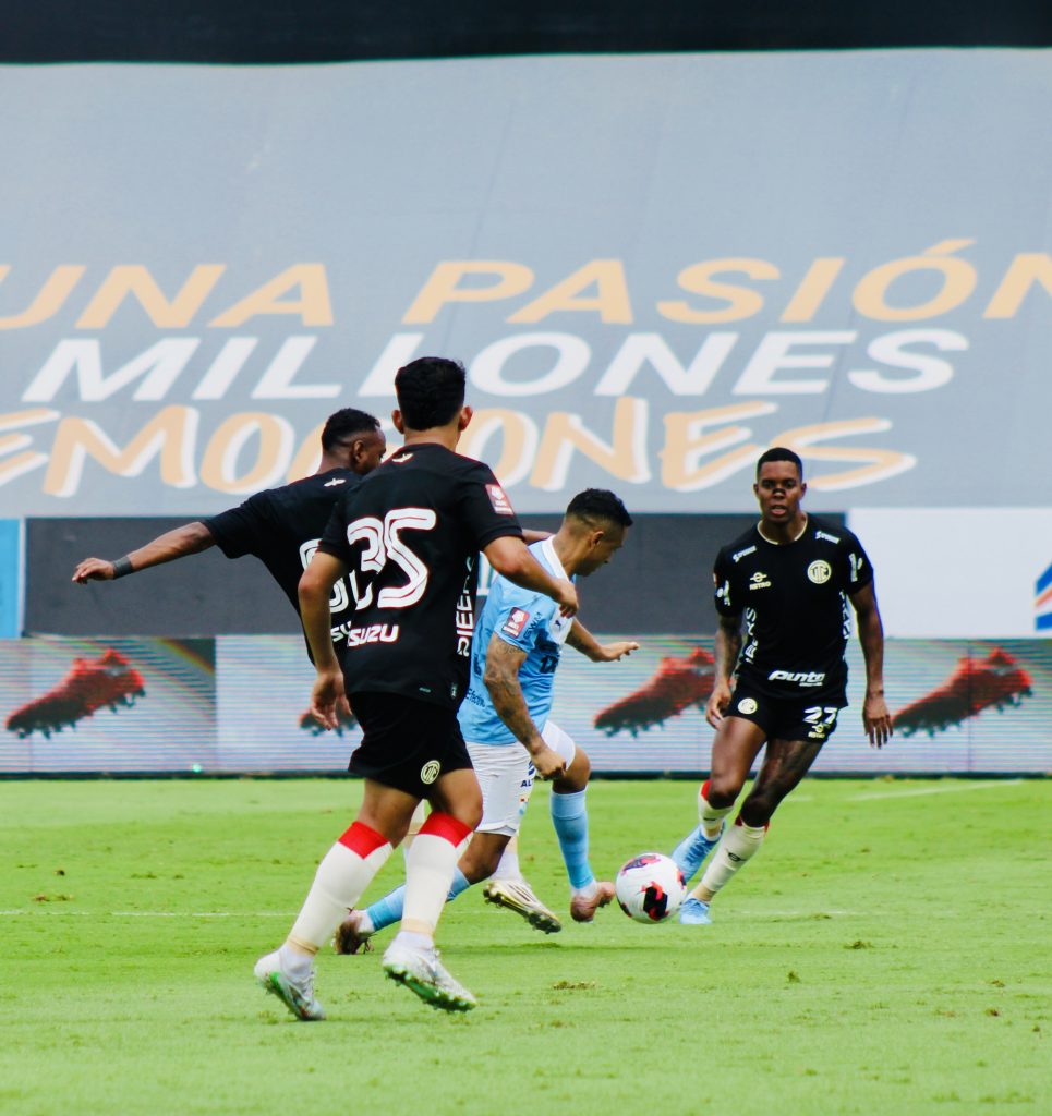 IMG_3355-965x1024 Sporting Cristal sufre, pero gana: 3-2 ante UTC en el debut de Zé Ricardo por la Liga 1