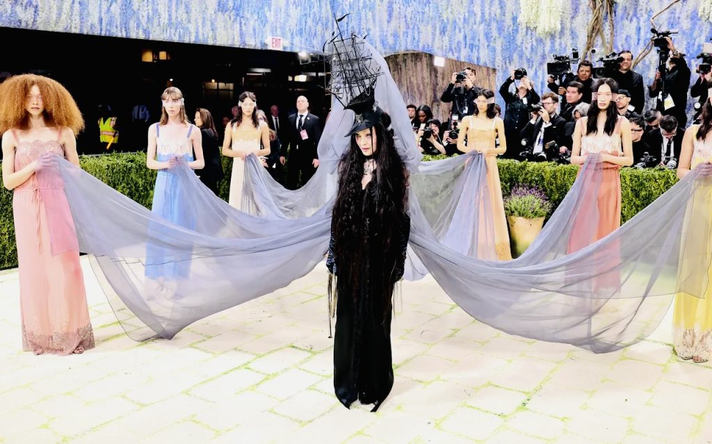 IMG_5720-1024x638 Madonna convierte la Met Gala 2026 en una obra surrealista viviente